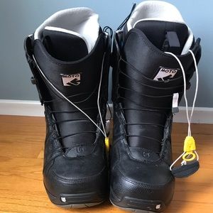 Burton Moto snowboard boots